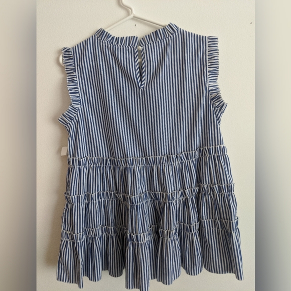 Romeo & Juliet Couture Floral Tank - Picture 3 of 9